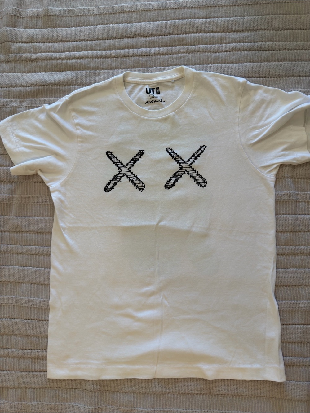 Uniqlo UT KAWS White Graphic Short-Sleeve T-Shirt
